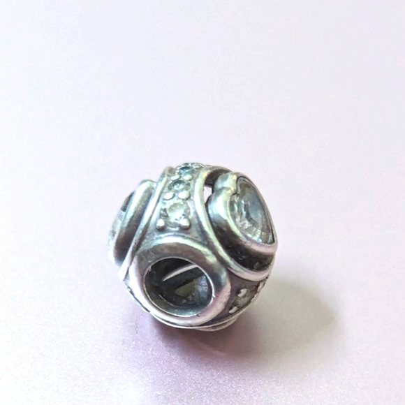 Pandora Elevated Heart Charm - Picture 2 of 11